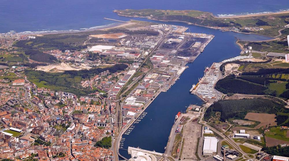 La AP de Avilés paliará la escasez de suelo al añadir 80.000 m2 al dominio público portuario