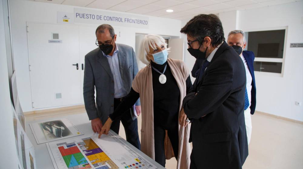 Rodríguez Dapena y Teófila Martínez abordan los proyectos estratégicos del Puerto de Cádiz
