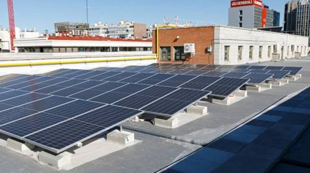 Mitma instala paneles solares en su sede central para abastecer su electrolinera