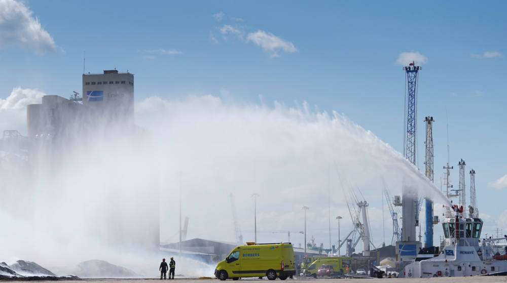 Estabilizado el incendio de biomasa en el Port de Tarragona