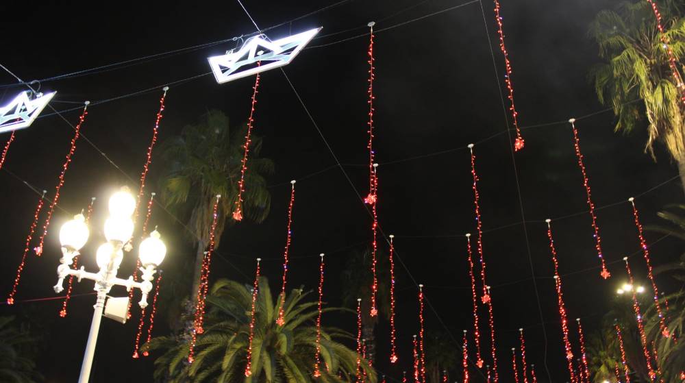 Port de Barcelona enciende sus luces de Navidad