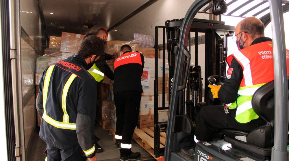 El almacén logístico del hospital Zendal canaliza la ola solidaria de Madrid con Ucrania