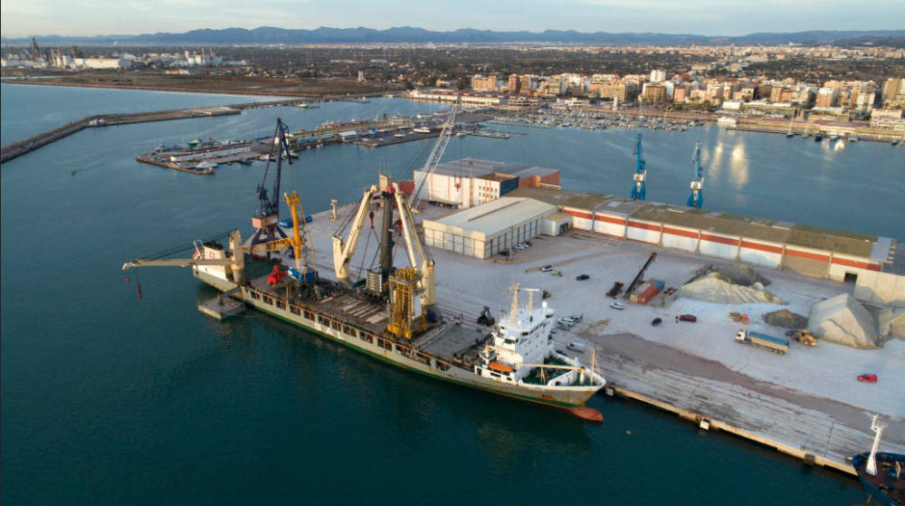 Terminal Mar&iacute;tima del Grao incorpora una nueva gr&uacute;a de 104 toneladas a su operativa
