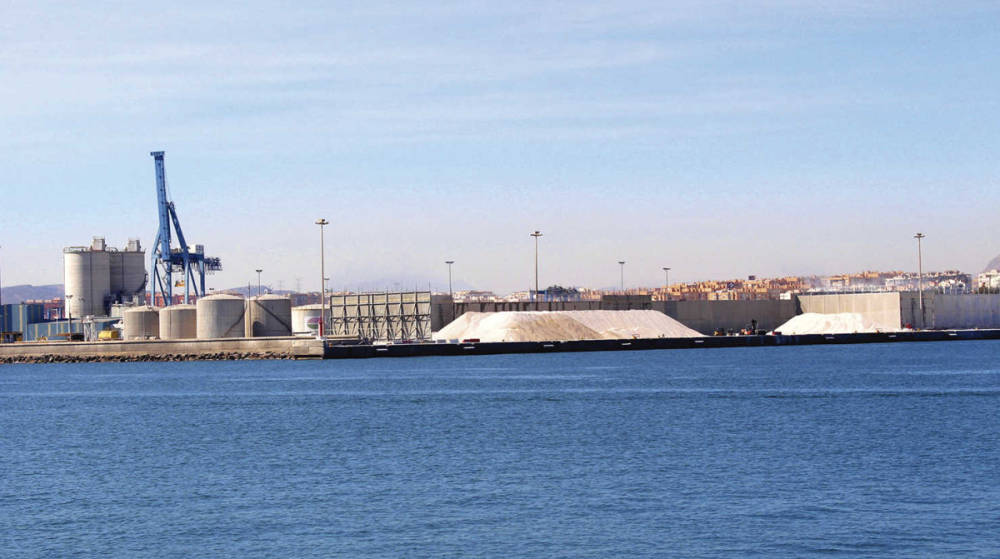 Las altas concentraciones de part&iacute;culas en el aire detienen la actividad en el Puerto de Alicante