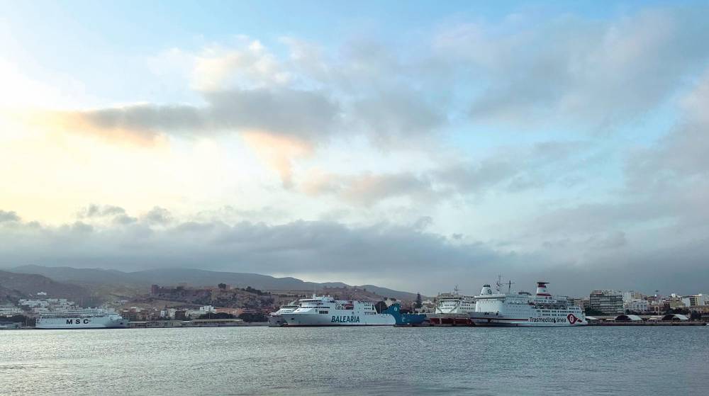 El Puerto de Almería aumenta un 8% el tráfico de pasajeros y un 15% el de vehículos en la OPE