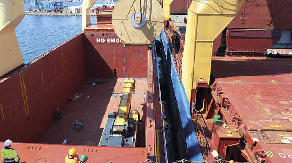 Ferrol acoge una operativa de transbordo de proyectos