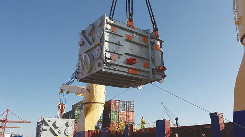 El Puerto de Sevilla exhibe su multimodalidad con la carga de 6 transformadores de ABB