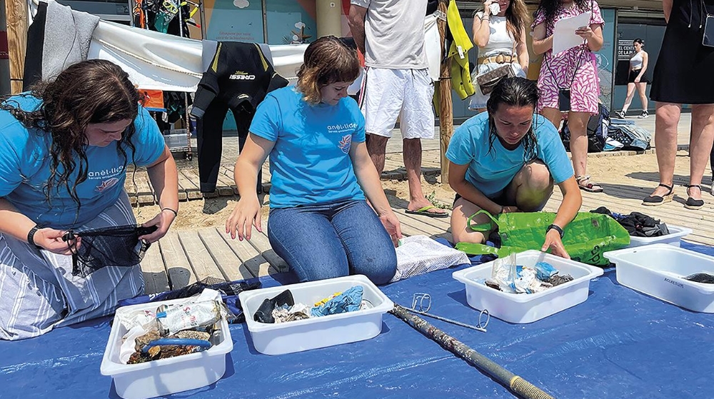 El Port de Barcelona celebra el Día del Medio Ambiente con una recogida de residuos en la Barceloneta