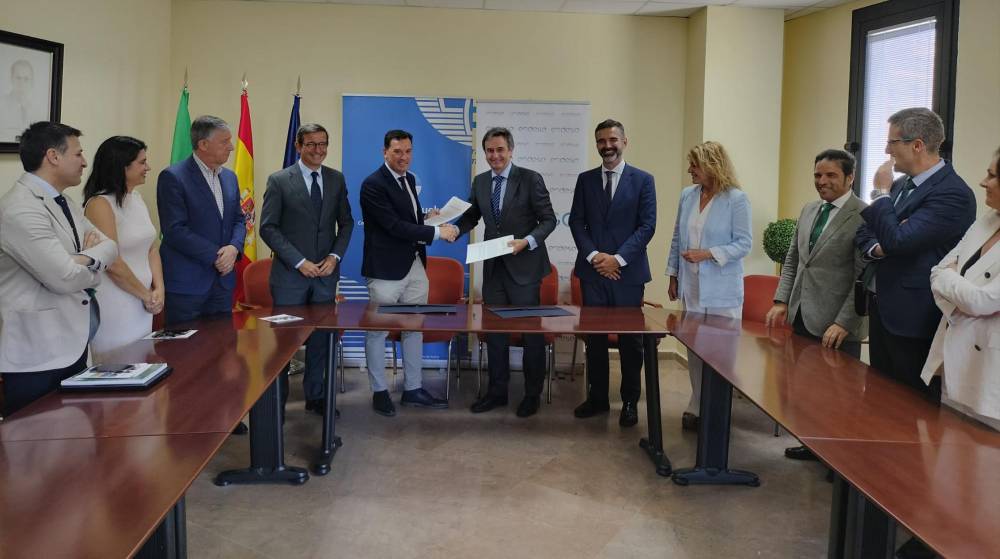 Puerto de Huelva y Endesa firman un protocolo para conseguir un puerto verde