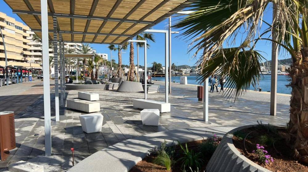 El puerto de Eivissa estrena nueva zona ajardinada en el muelle de Ribera