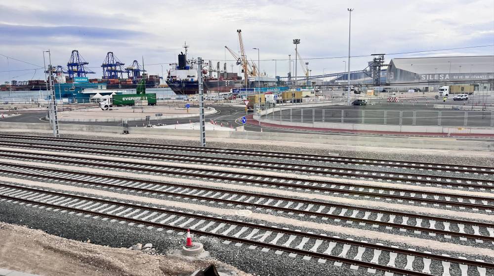 Valenciaport licita por 12 millones las obras del tercer hilo ferroviario entre los muelles de Poniente y Levante