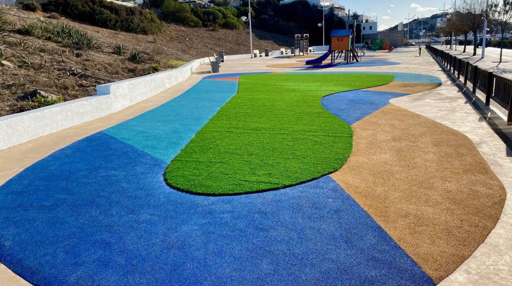 La AP Baleares renueva el suelo del parque infantil del Botafoc en el puerto de Eivissa