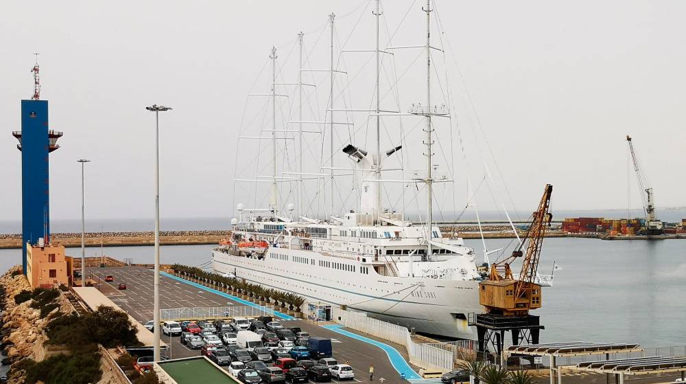 El Puerto de Almería acoge por tercera vez la escala del crucero “Wind Surf”