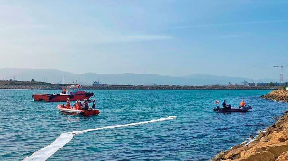 Workboat colabora en el control de un vertido de hidrocarburo en Algeciras