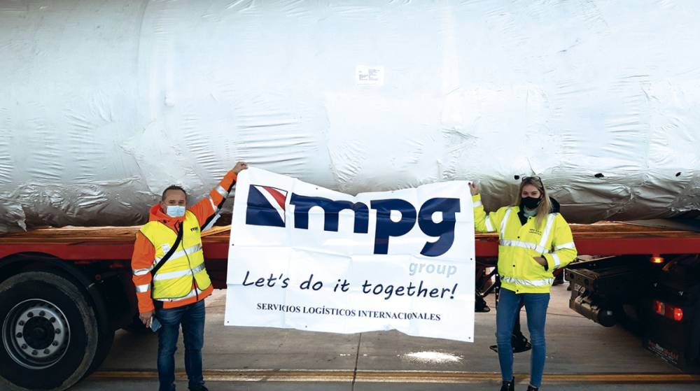 MPG Group carga cuatro piezas de 35 metros y 27 toneladas en el Aeropuerto de Zaragoza