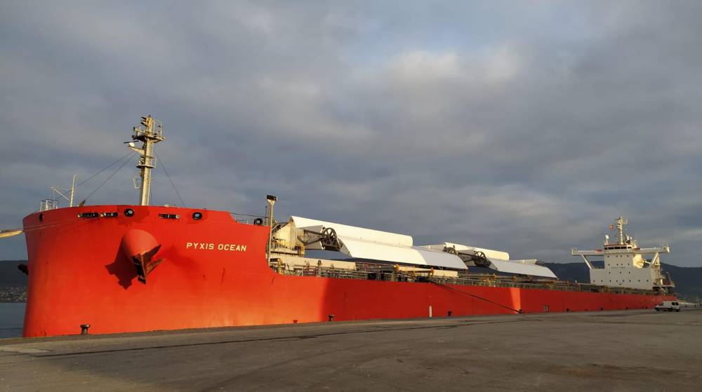 El Puerto de Marín recibe al primer buque propulsado por energía eólica