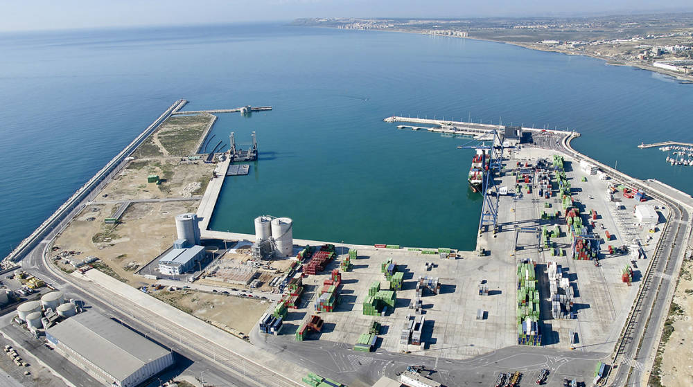 Moll&agrave; se niega a &ldquo;incentivar&rdquo; la construcci&oacute;n de dep&oacute;sitos de gasoil en el puerto de Alicante