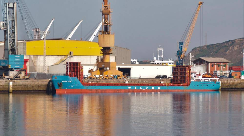Los graneles sólidos impulsan los tráficos del Puerto de Avilés en julio