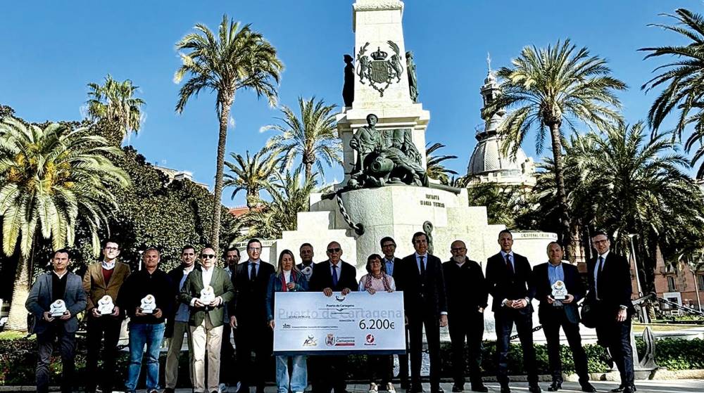 Esclerosis Múltiple de Cartagena y Comarca recibe el cheque solidario de la Carrera 10K Puerto de Cartagena