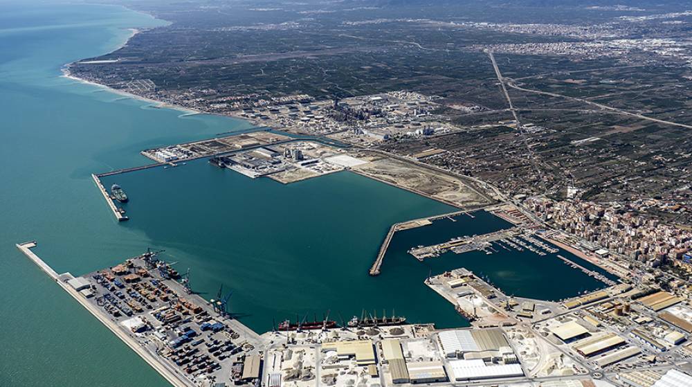 TMG descarga con &eacute;xito en el puerto de Castell&oacute;n m&aacute;s de 35.000 toneladas de arcilla