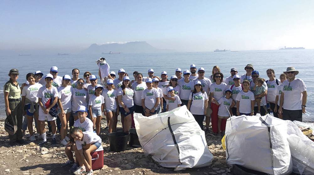 APM Terminals Algeciras declara la guerra al pl&aacute;stico y lleva a cabo una jornada familiar de limpieza de playas con motivo del Go Green