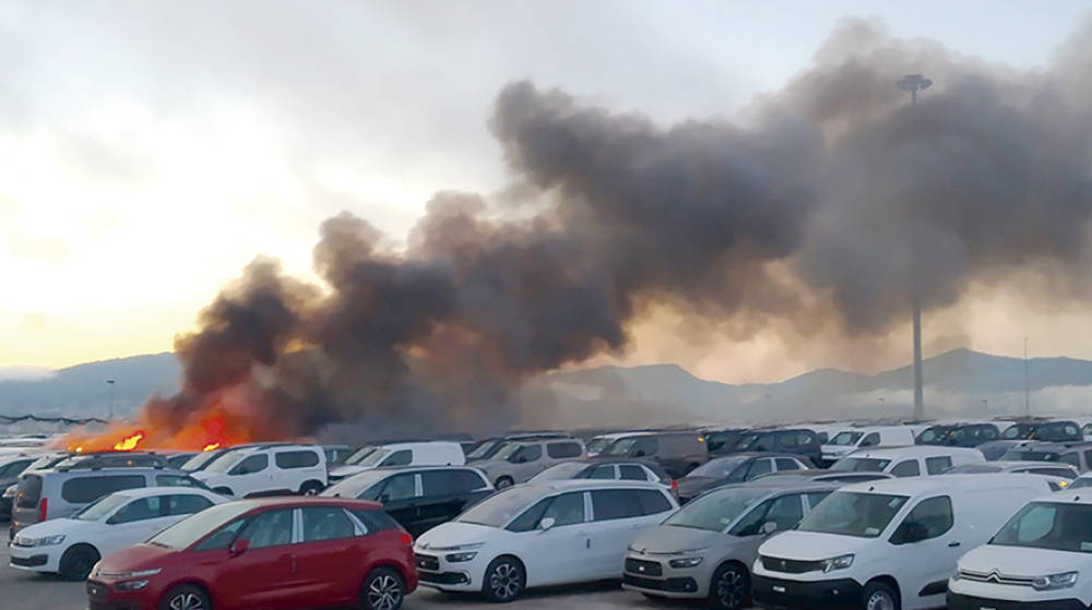 Un incendio afecta a 40 coches en Bouzas