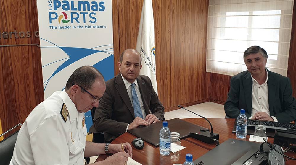 El almirante comandante del mando naval de Canarias visita el Puerto de La Luz en Gran Canaria