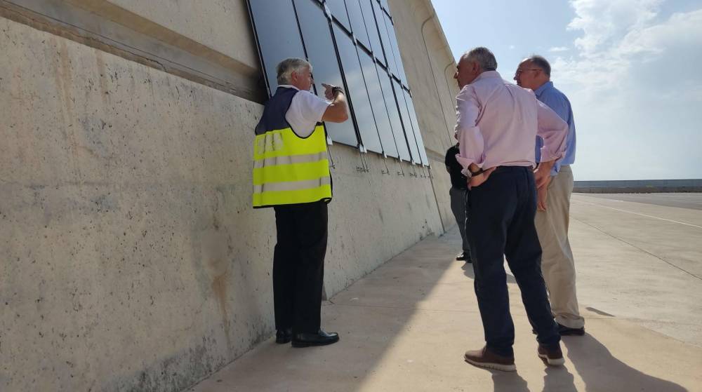 Valenciaport estudia crear el primer parque fotovoltaico vertical a gran escala en España