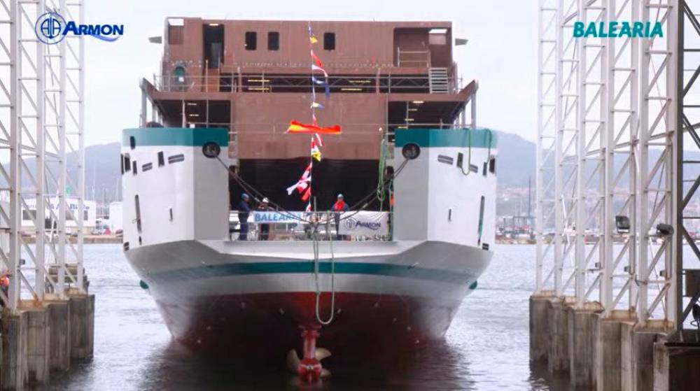 Baleària bota en Vigo el ferry eléctrico “Cap de Barbaria”