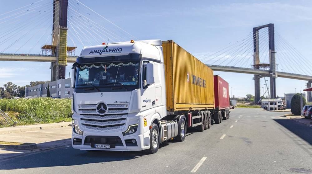 Andalfrío se convierte en la primera empresa sevillana en transportar contenedores en duotráiler