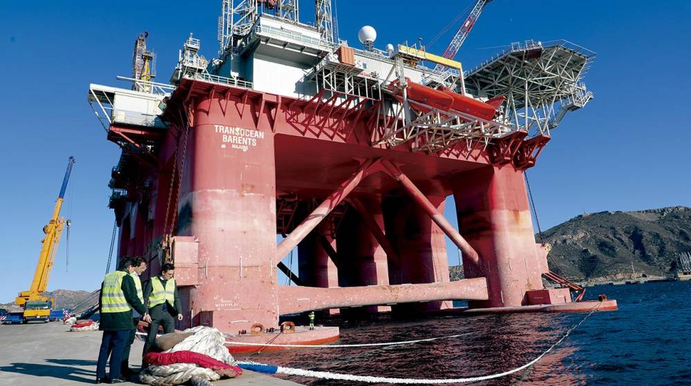 La plataforma petrolífera “Transocean Barents” atraca en el Puerto de Cartagena