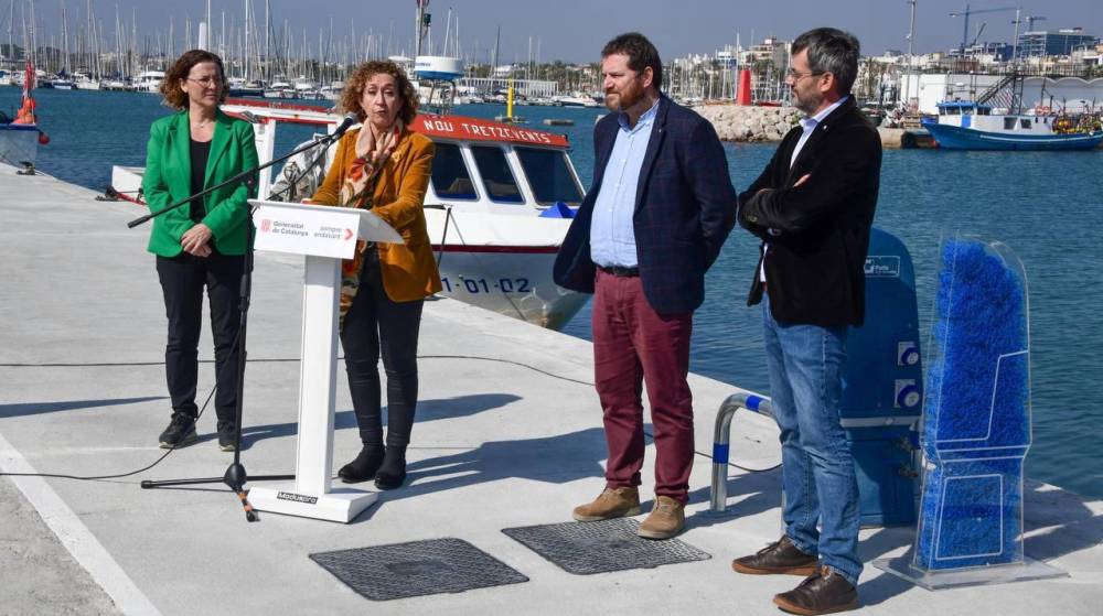 Ester Capella visita las obras realizadas en la dársena del puerto de Vilanova y la Geltrú