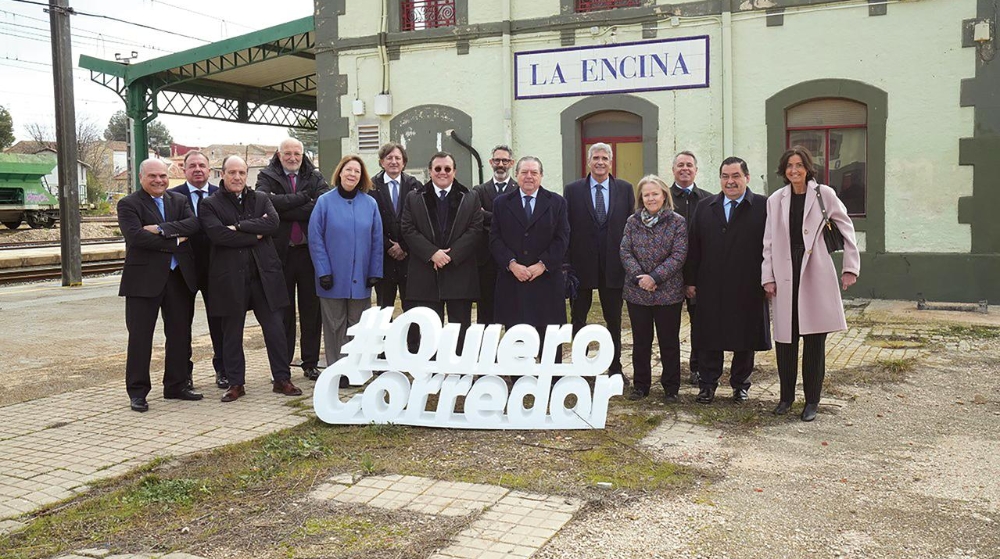 La Junta Directiva de AVE se reúne en La Encina para reivindicar el Corredor Mediterráneo