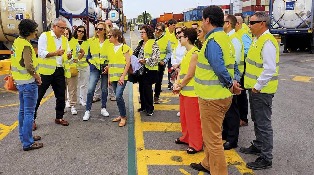 Pérez y Cía expone la operativa del Port de Barcelona a los responsables ministeriales de mercancías peligrosas y perecederas