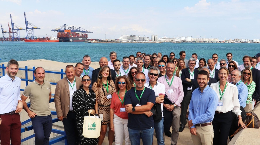 Foto de grupo en el contradique sur, zona del ‘martillo’ donde han podido ver la actividad de las terminales.