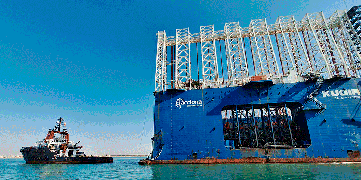 “Kugira”, el gran coloso azul de las obras de la Terminal Norte del Puerto de Valencia
