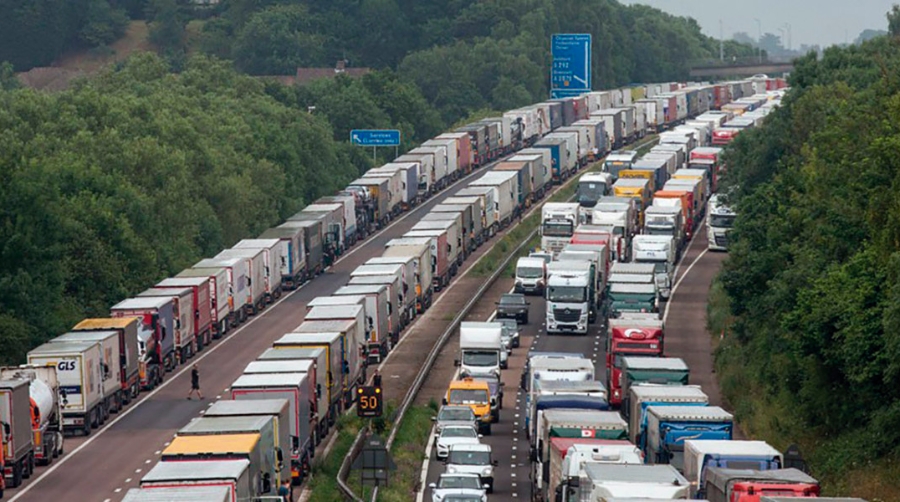 Camioneros: v&iacute;ctimas del Brexit, del COVID, de la burocracia y de los intereses pol&iacute;ticos