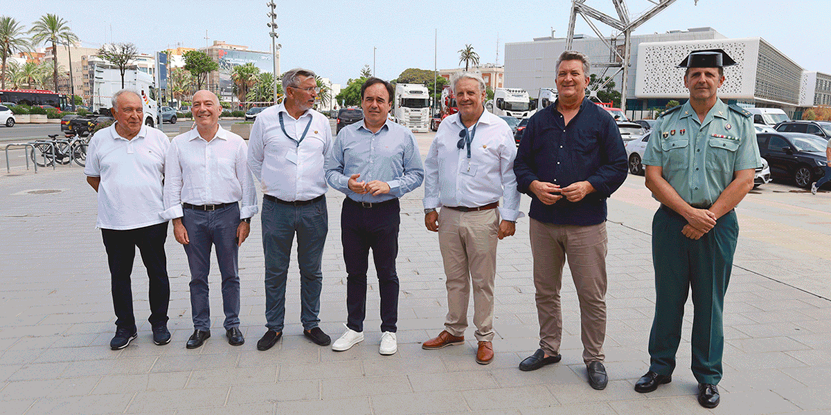 Pérez Llorca se compromete a destinar más recursos para camiones en las ITV valencianas