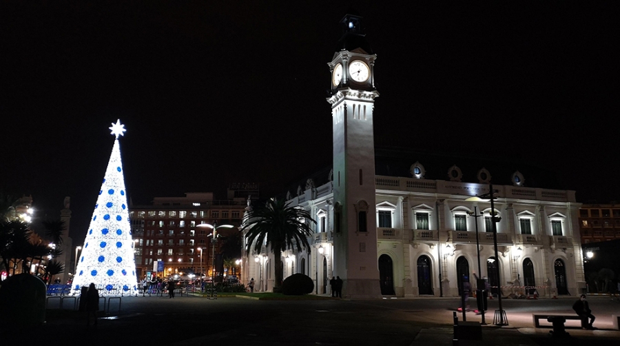 Valenciaport enciende su &aacute;rbol de Navidad
