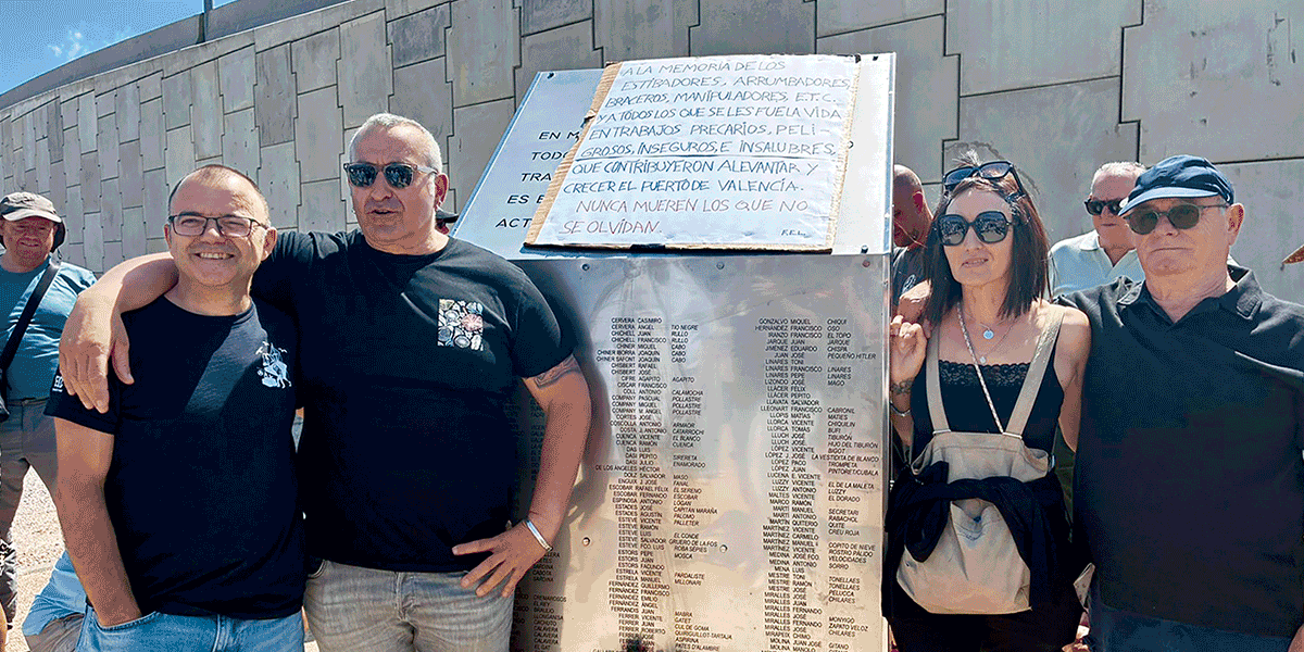 Un monolito para poner nombre y apellidos a los estibadores que ayudaron a levantar el Puerto de Valencia