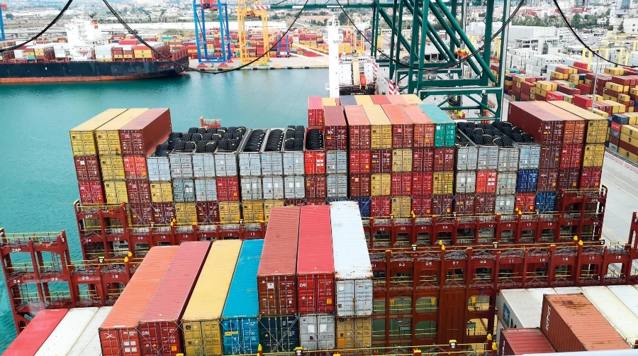 La incertidumbre global y la paulatina caída de la congestión presionan los fletes a la baja