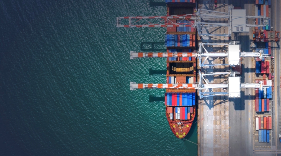 eYARD es un motor de optimización impulsado por IA con la capacidad de reducir significativamente los costes de una terminal de contenedores, mejorar la eficiencia operativa y dar visibilidad de las operaciones de las terminales.