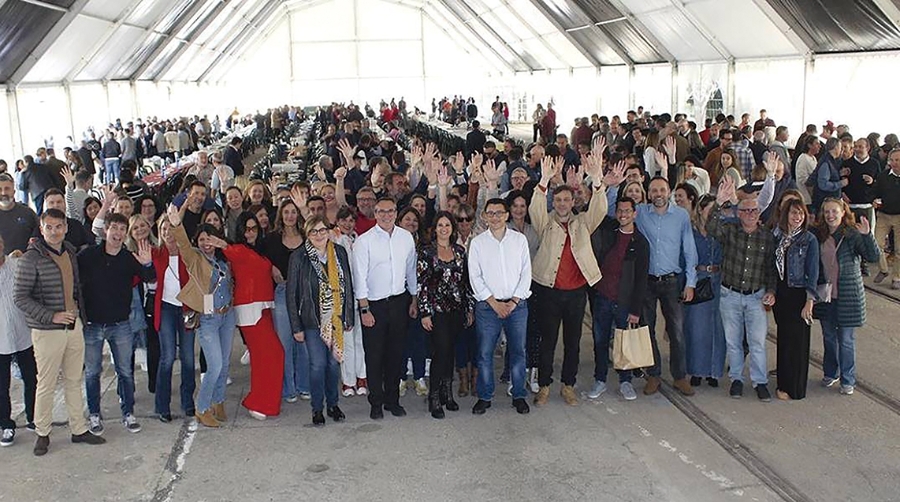 PortCastelló se prepara para sus tradicionales paellas con la comunidad portuaria. En la imagen, un momento de la pasada edición.