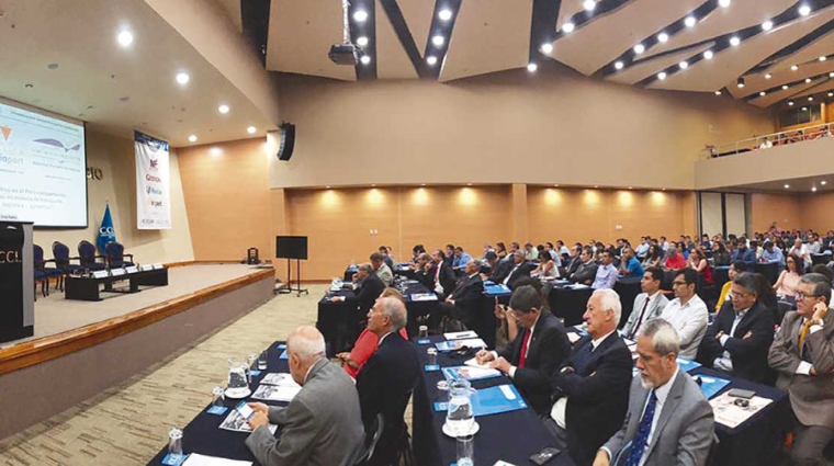 Un momento de la ponencia de Arturo Monfort, director de Desarrollo Portuario de la Fundaci&oacute;n Valenciaport.