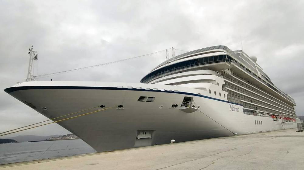 El Puerto de Vilagarcía recibe por primera vez un crucero con más de mil pasajeros