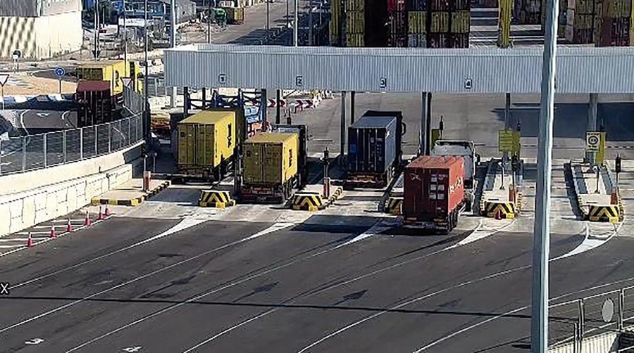 Actividad en el Puerto de Valencia en el día de ayer.