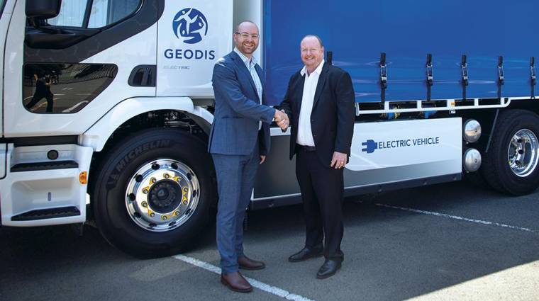 Tim Camilleri, director de Electromovilidad, Volvo Group Australia y Stuart Asplet, director gerente subregional, pacífico de Geodis.
