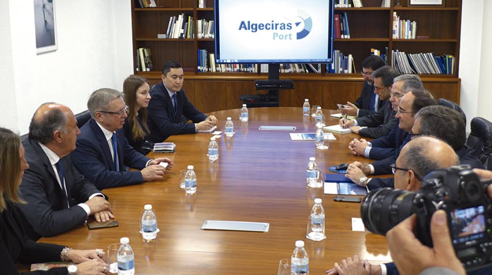 El Puerto de Algeciras recibe al embajador de Kazajst&aacute;n
