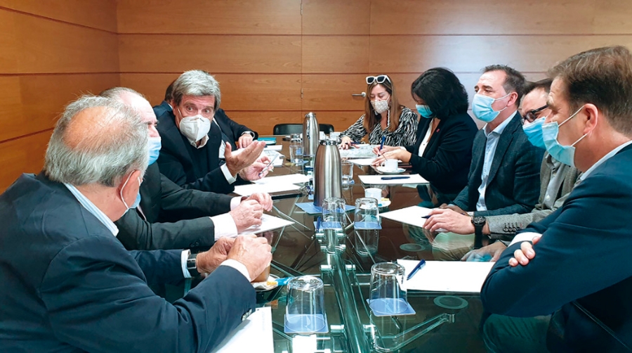 APV y Riba-roja estudian una posible conexi&oacute;n ferroviaria entre el puerto y el municipio