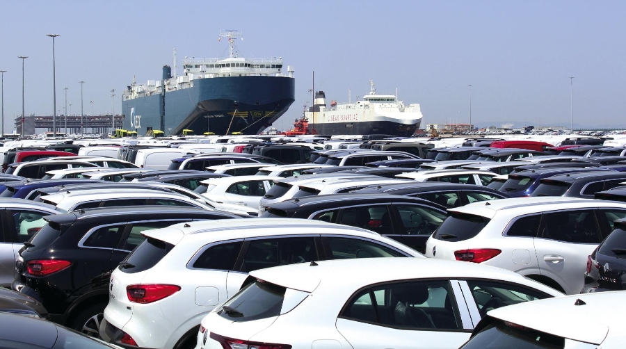 Transporte marítimo: los puertos se colapsan ante la falta de car carriers